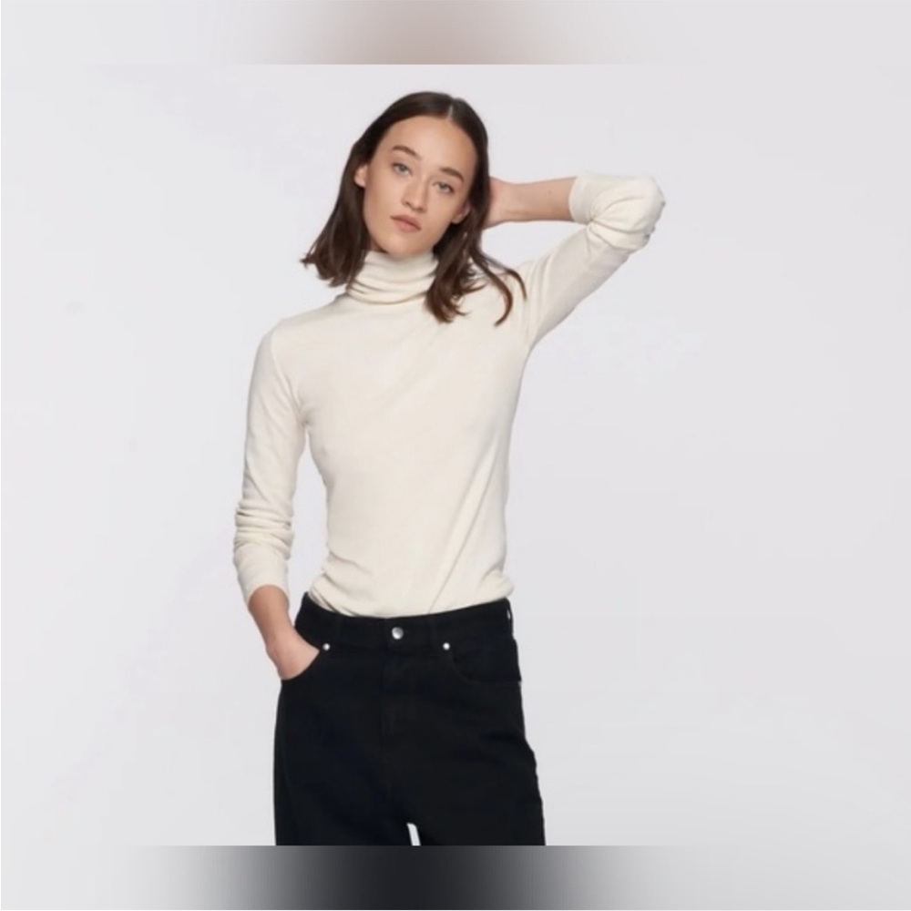 KOTN Natural Cream Fitted Turtleneck L